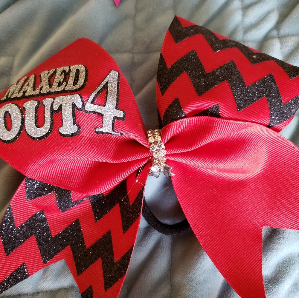 Cheerleading bow